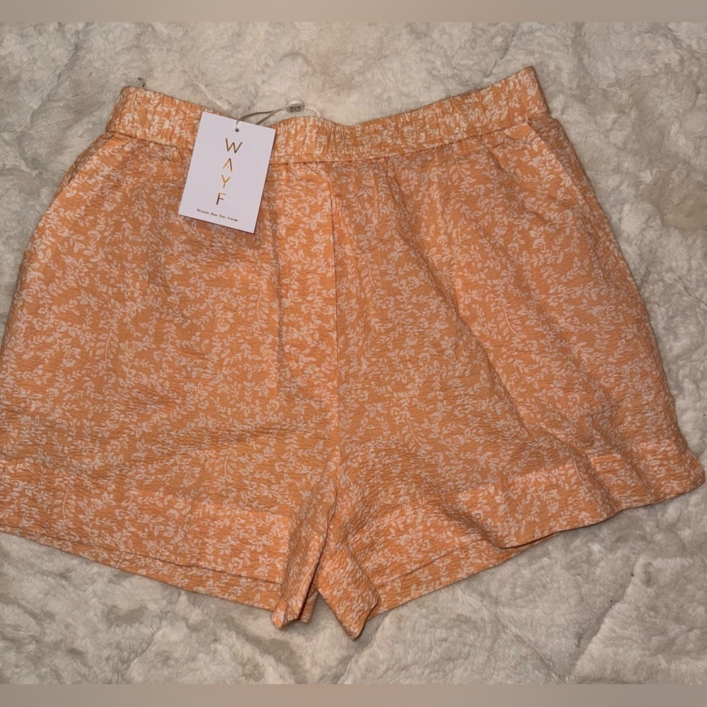 NWT WAYF coral flower print shorts. Size M